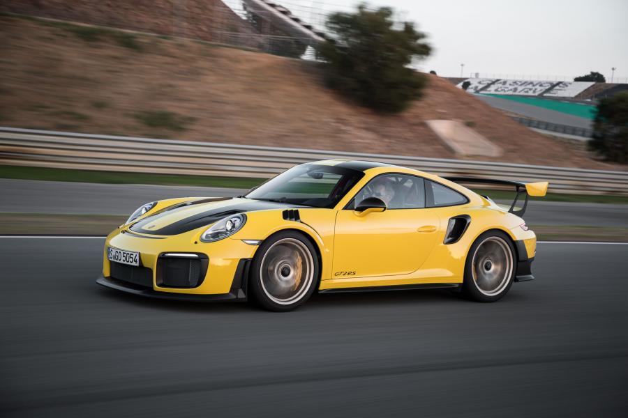  Porsche 911 GT2 RS (991) 2017 года  (WW) (фото 2 из 93)